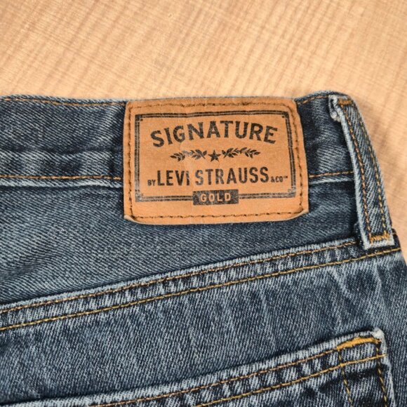 Levi's Women's Signature Gold Bootcut Jeans Size 30 Blue Denim Medium Wash - Picture 4 of 11